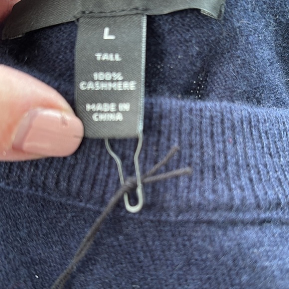 NWT Banana Republic Cashmere Crew Neck Navy Sweater. - Picture 6 of 6